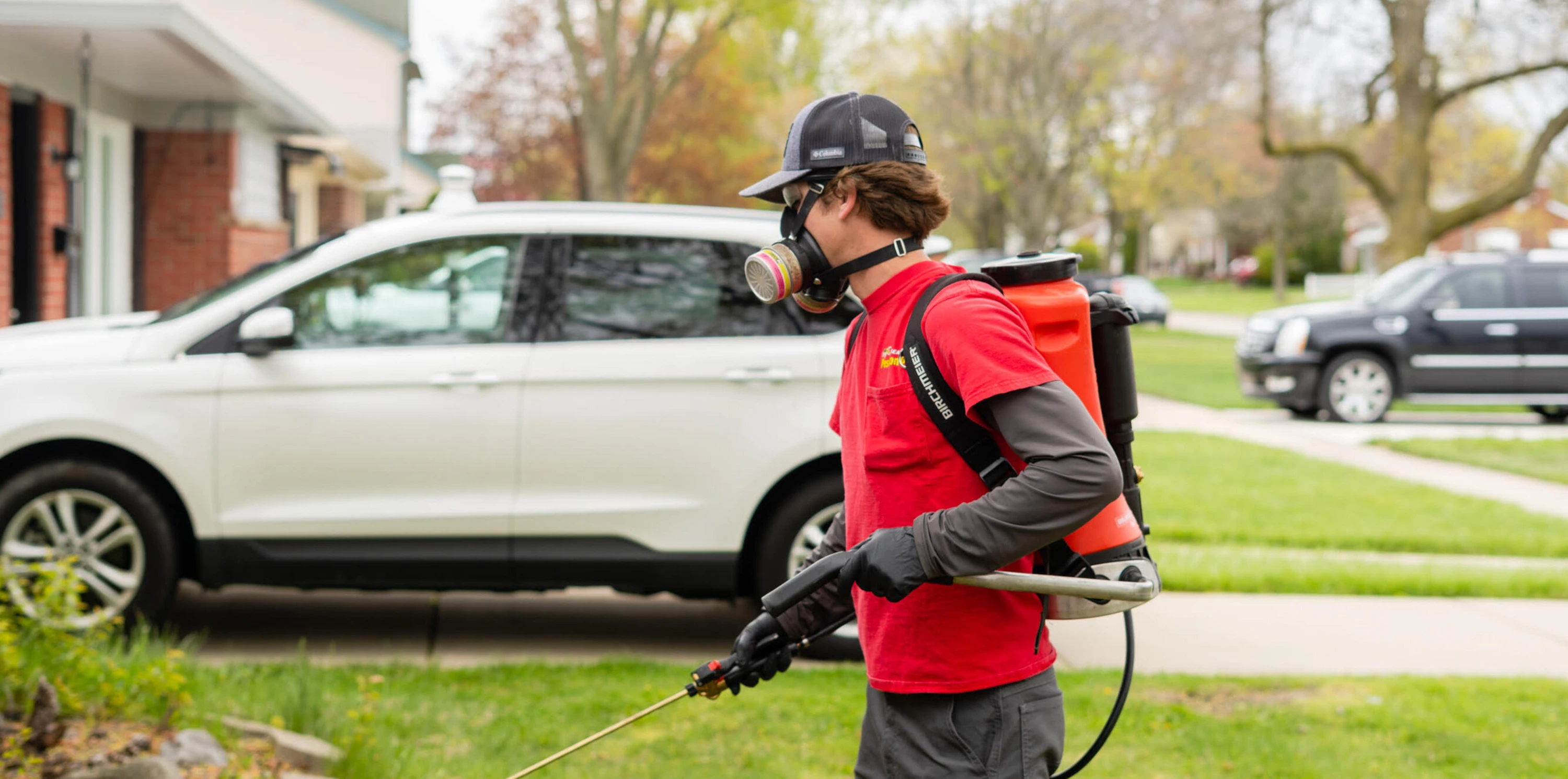 All Seasons Pest technician
